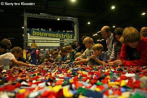 21-10-2011_grote_drukte_en_poging_lego-wereldrecord_in_de_ijsselhallen__01.jpg